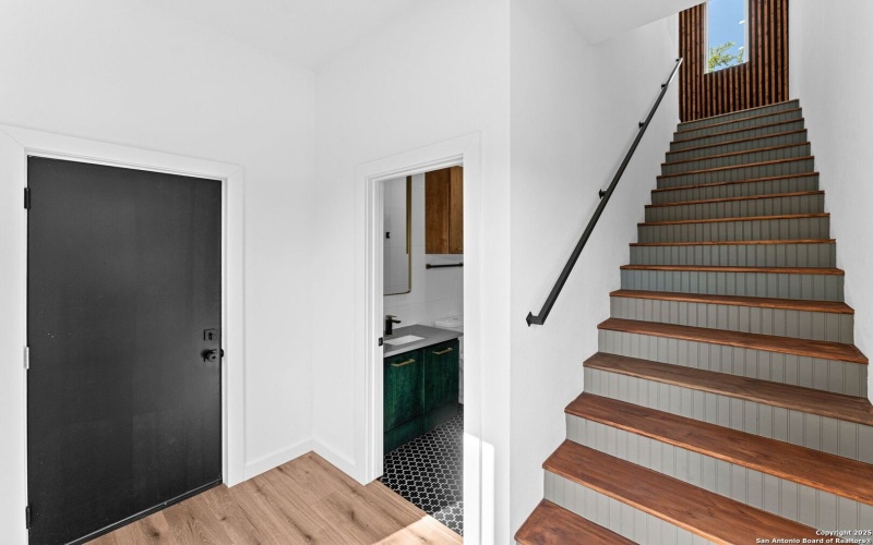 108 Vine St #101, San Antonio, TX 78210, 2 Bedrooms Bedrooms, ,2 BathroomsBathrooms,Residential,For Sale,108 Vine St #101,0,1912198