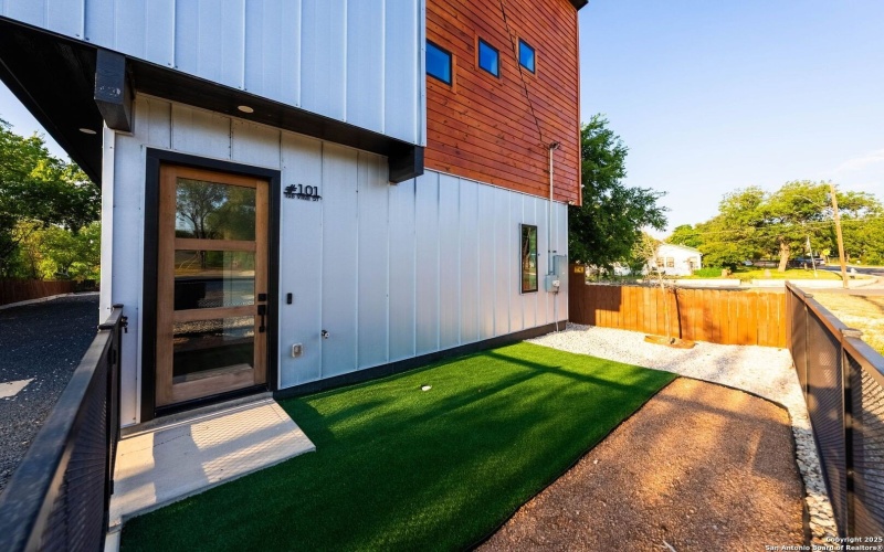 108 Vine St #101, San Antonio, TX 78210, 2 Bedrooms Bedrooms, ,2 BathroomsBathrooms,Residential,For Sale,108 Vine St #101,0,1912198