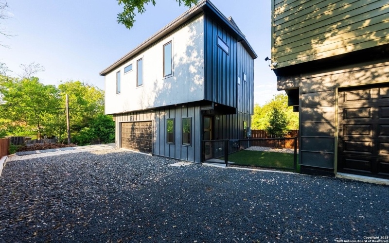 108 Vine St #103, San Antonio, TX 78210, 2 Bedrooms Bedrooms, ,2 BathroomsBathrooms,Residential,For Sale,108 Vine St #103,0,1912205