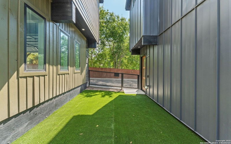 108 Vine St #103, San Antonio, TX 78210, 2 Bedrooms Bedrooms, ,2 BathroomsBathrooms,Residential,For Sale,108 Vine St #103,0,1912205