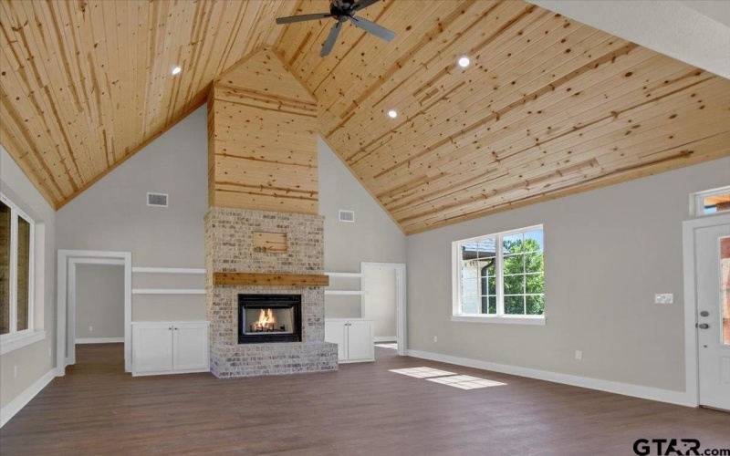 1001 Mallard, Lindale, TX 75771, 4 Bedrooms Bedrooms, ,2 BathroomsBathrooms,Residential,For Sale,1001 Mallard,0,25014721