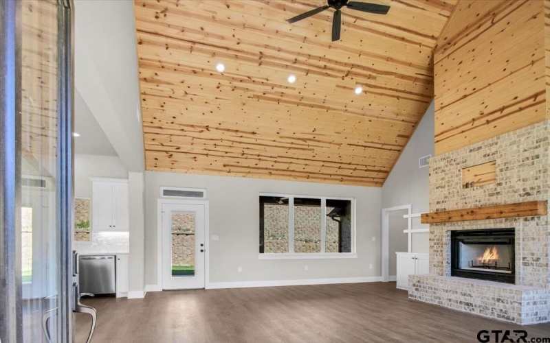 1001 Mallard, Lindale, TX 75771, 4 Bedrooms Bedrooms, ,2 BathroomsBathrooms,Residential,For Sale,1001 Mallard,0,25014721