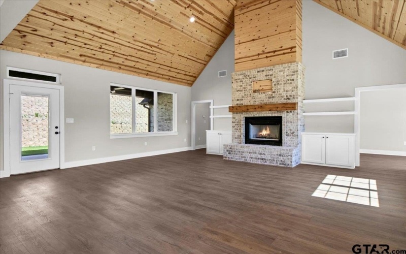 1001 Mallard, Lindale, TX 75771, 4 Bedrooms Bedrooms, ,2 BathroomsBathrooms,Residential,For Sale,1001 Mallard,0,25014721