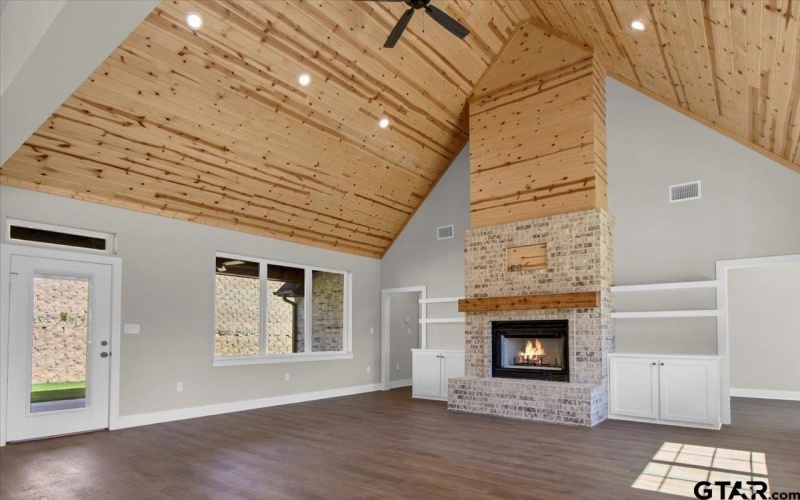 1001 Mallard, Lindale, TX 75771, 4 Bedrooms Bedrooms, ,2 BathroomsBathrooms,Residential,For Sale,1001 Mallard,0,25014721