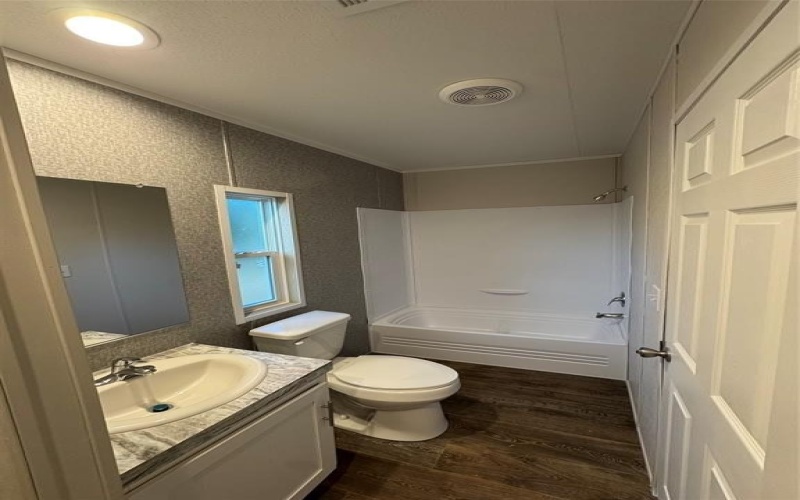 2225 Woodview Trail, Granbury, TX 76048, 3 Bedrooms Bedrooms, ,2 BathroomsBathrooms,Residential,For Sale,2225 Woodview Trail,0,21045277