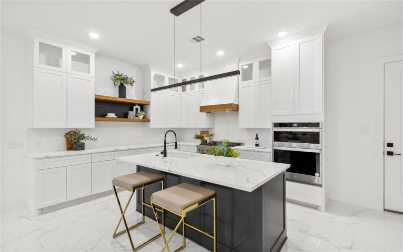 10434 Vinemont Street, Dallas, TX 75218, 4 Bedrooms Bedrooms, ,6 BathroomsBathrooms,Residential,For Sale,10434 Vinemont Street,0,21068387