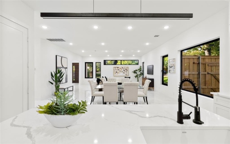 10434 Vinemont Street, Dallas, TX 75218, 4 Bedrooms Bedrooms, ,6 BathroomsBathrooms,Residential,For Sale,10434 Vinemont Street,0,21068387