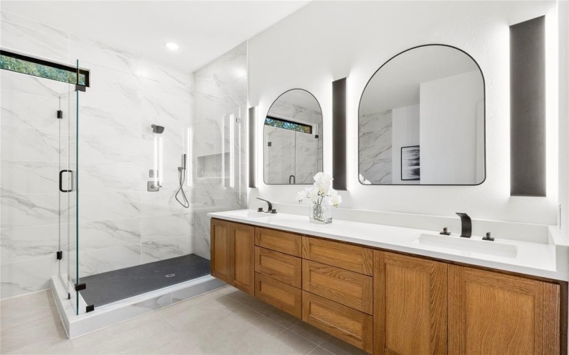 10434 Vinemont Street, Dallas, TX 75218, 4 Bedrooms Bedrooms, ,6 BathroomsBathrooms,Residential,For Sale,10434 Vinemont Street,0,21068387