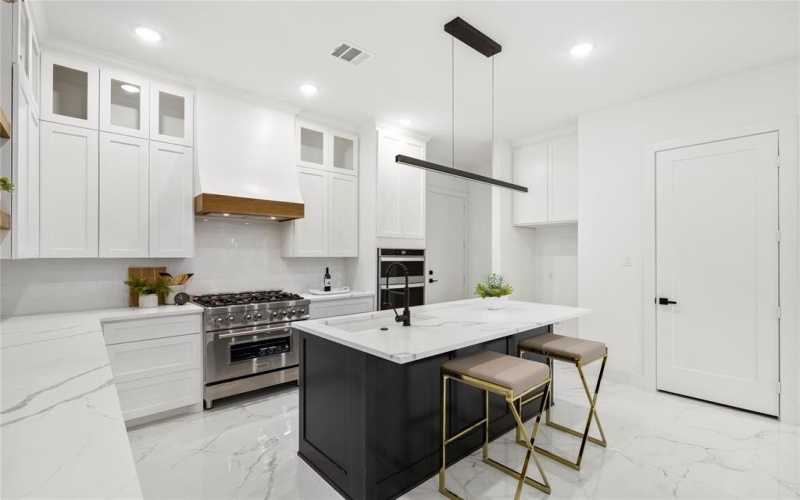 10434 Vinemont Street, Dallas, TX 75218, 4 Bedrooms Bedrooms, ,6 BathroomsBathrooms,Residential,For Sale,10434 Vinemont Street,0,21068387