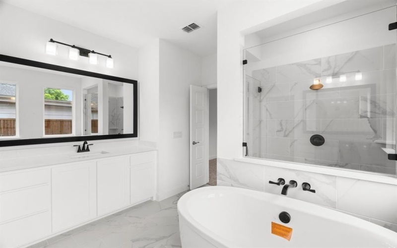 848 Northwood Road, Fort Worth, TX 76107, 4 Bedrooms Bedrooms, ,3 BathroomsBathrooms,Residential,For Sale,848 Northwood Road,0,21076723