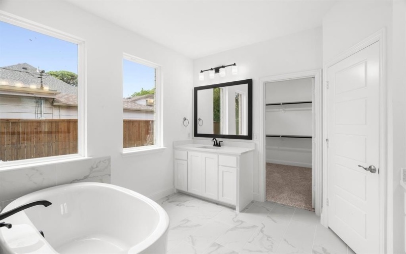 848 Northwood Road, Fort Worth, TX 76107, 4 Bedrooms Bedrooms, ,3 BathroomsBathrooms,Residential,For Sale,848 Northwood Road,0,21076723