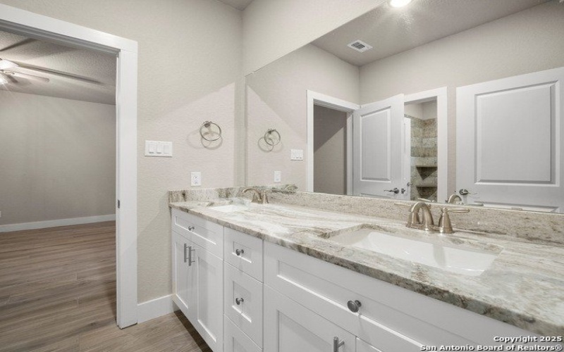 5338 Howard St, San Antonio, TX 78212, 4 Bedrooms Bedrooms, ,3 BathroomsBathrooms,Residential,For Sale,5338 Howard St,0,1912351