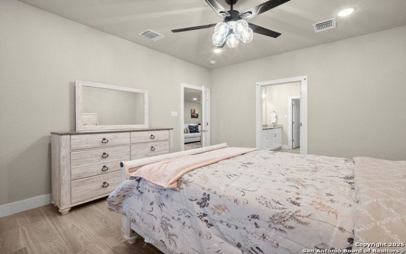 5338 Howard St, San Antonio, TX 78212, 4 Bedrooms Bedrooms, ,3 BathroomsBathrooms,Residential,For Sale,5338 Howard St,0,1912351