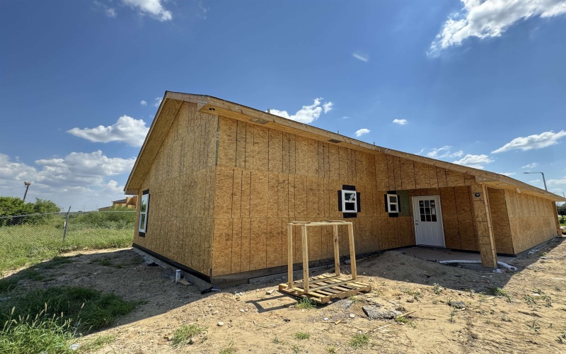 6812 El Jinete Dr., Laredo, TX 78046, 3 Bedrooms Bedrooms, ,2 BathroomsBathrooms,Residential,For Sale,6812 El Jinete Dr.,0,20254352