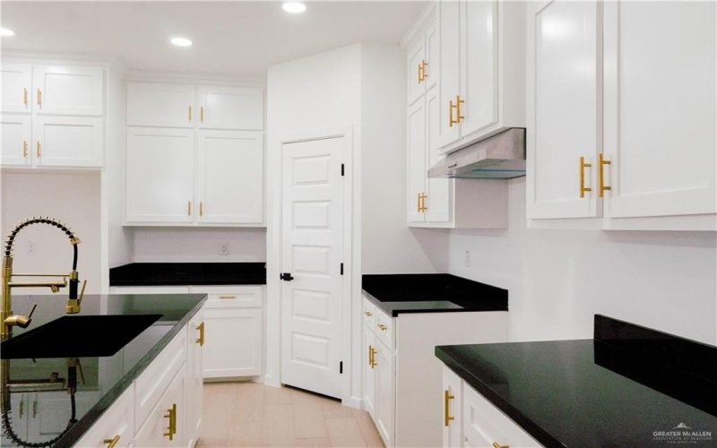 2221 N Woody Street, Edinburg, TX 78541, 3 Bedrooms Bedrooms, ,2 BathroomsBathrooms,Residential,For Sale,2221 N Woody Street,0,482507