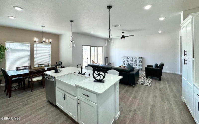 944 Aqueduct Avenue, El Paso, TX 79932, 5 Habitaciones Habitaciones , ,3 BañosBaños,Residential,En Venta,944 Aqueduct Avenue,921072