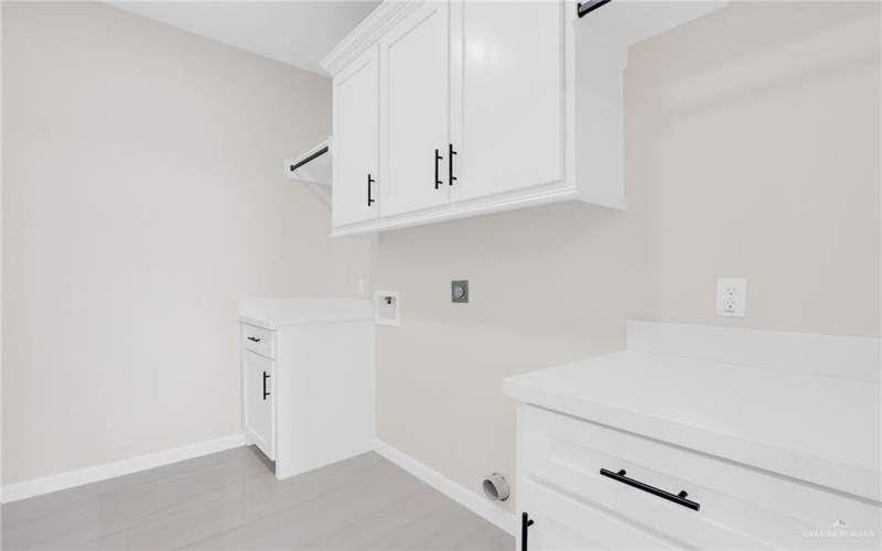 1038 Lola, Alamo, TX 78516, 3 Bedrooms Bedrooms, ,2 BathroomsBathrooms,Residential,For Sale,1038 Lola,0,482542