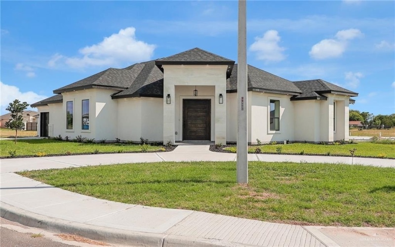 1038 Lola, Alamo, TX 78516, 3 Bedrooms Bedrooms, ,2 BathroomsBathrooms,Residential,For Sale,1038 Lola,0,482542