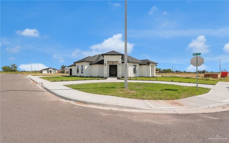 1038 Lola, Alamo, TX 78516, 3 Bedrooms Bedrooms, ,2 BathroomsBathrooms,Residential,For Sale,1038 Lola,0,482542