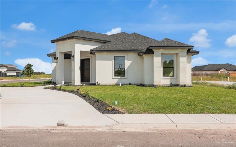 1038 Lola, Alamo, TX 78516, 3 Bedrooms Bedrooms, ,2 BathroomsBathrooms,Residential,For Sale,1038 Lola,0,482542