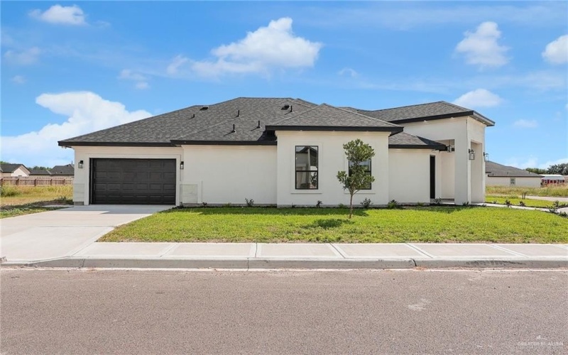 1038 Lola, Alamo, TX 78516, 3 Bedrooms Bedrooms, ,2 BathroomsBathrooms,Residential,For Sale,1038 Lola,0,482542