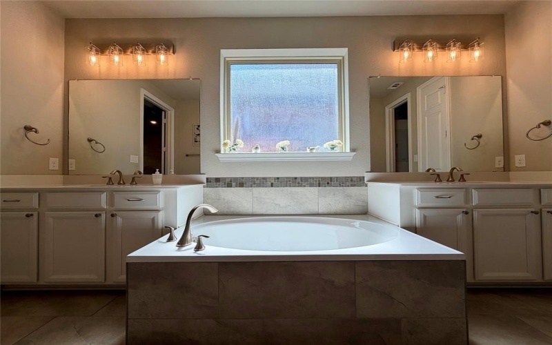 2705 Walnut Creek Lane, The Colony, TX 75056, 6 Bedrooms Bedrooms, ,5 BathroomsBathrooms,Residential,For Sale,2705 Walnut Creek Lane,0,21066853