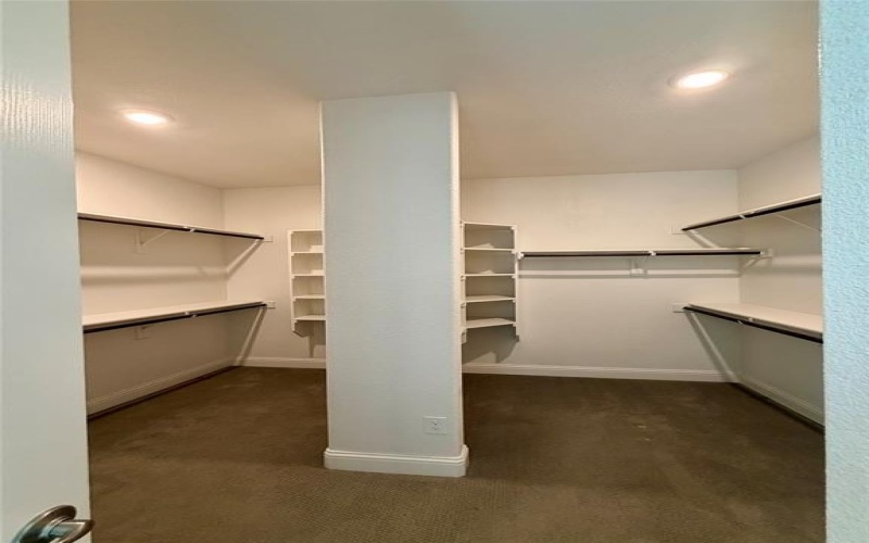 2705 Walnut Creek Lane, The Colony, TX 75056, 6 Bedrooms Bedrooms, ,5 BathroomsBathrooms,Residential,For Sale,2705 Walnut Creek Lane,0,21066853