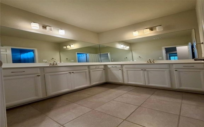 2705 Walnut Creek Lane, The Colony, TX 75056, 6 Bedrooms Bedrooms, ,5 BathroomsBathrooms,Residential,For Sale,2705 Walnut Creek Lane,0,21066853