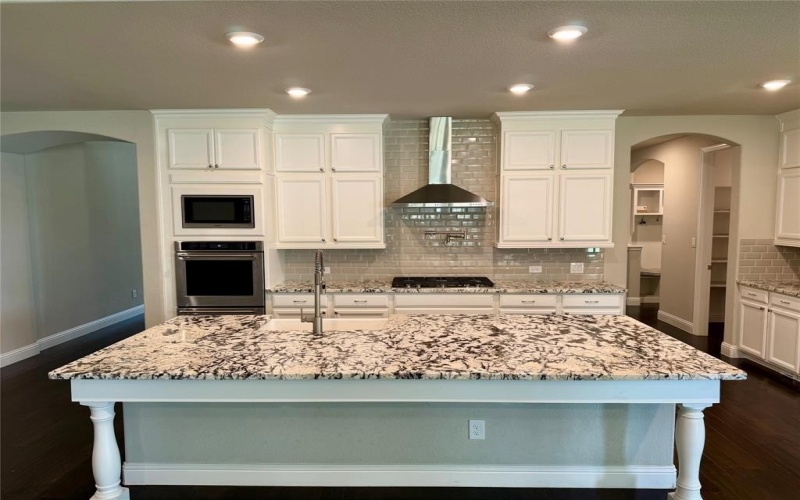 2705 Walnut Creek Lane, The Colony, TX 75056, 6 Bedrooms Bedrooms, ,5 BathroomsBathrooms,Residential,For Sale,2705 Walnut Creek Lane,0,21066853