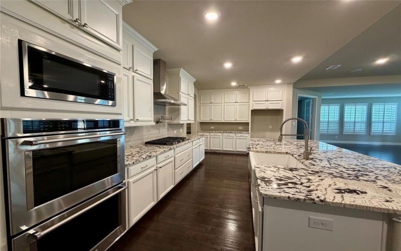 2705 Walnut Creek Lane, The Colony, TX 75056, 6 Bedrooms Bedrooms, ,5 BathroomsBathrooms,Residential,For Sale,2705 Walnut Creek Lane,0,21066853