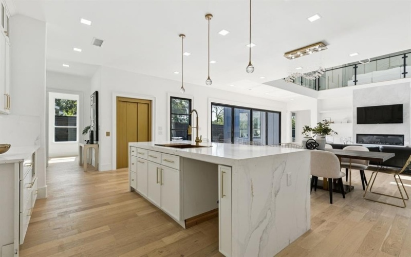 6541 Prosper Street, Dallas, TX 75209, 5 Bedrooms Bedrooms, ,6 BathroomsBathrooms,Residential,For Sale,6541 Prosper Street,0,21073221