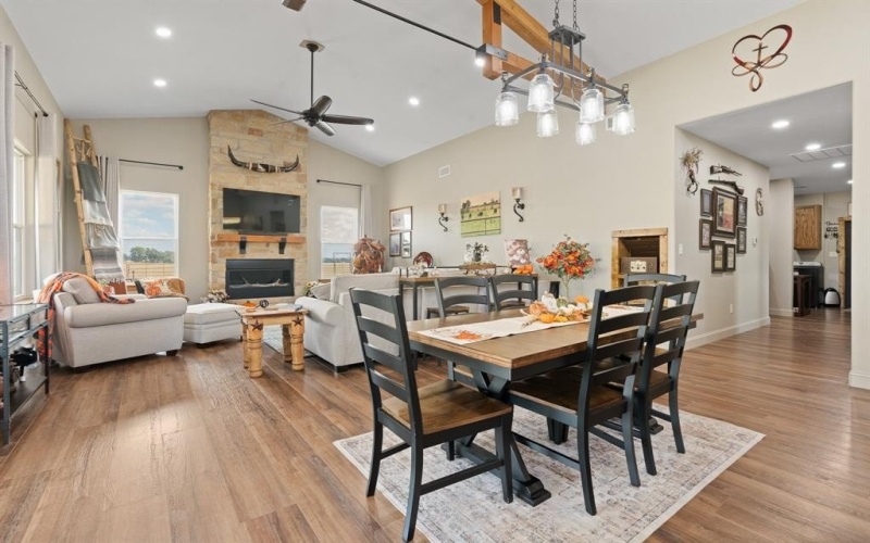 208 Private Road 107, Blum, TX 76627, 2 Habitaciones Habitaciones , ,2 BañosBaños,Residential,En Venta,208 Private Road 107,0,21076270