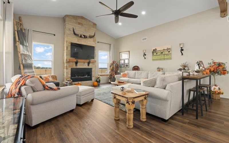 208 Private Road 107, Blum, TX 76627, 2 Habitaciones Habitaciones , ,2 BañosBaños,Residential,En Venta,208 Private Road 107,0,21076270