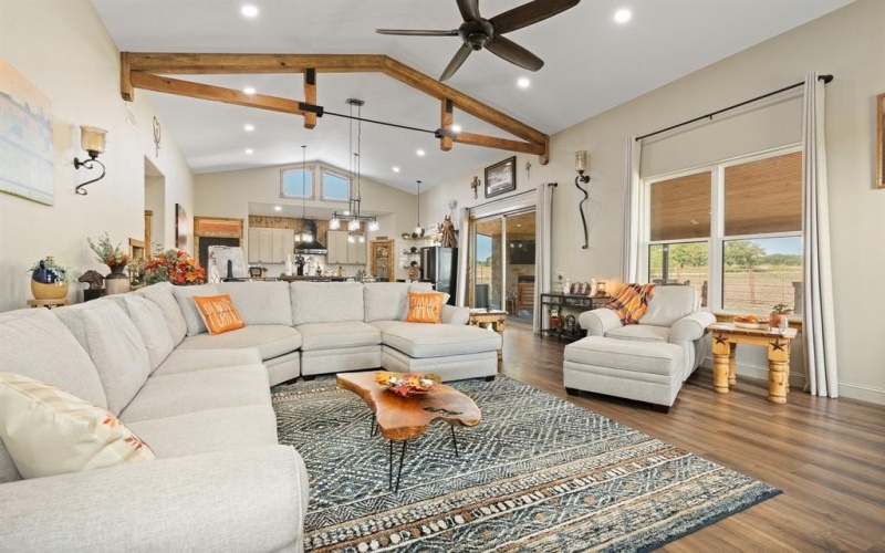 208 Private Road 107, Blum, TX 76627, 2 Habitaciones Habitaciones , ,2 BañosBaños,Residential,En Venta,208 Private Road 107,0,21076270