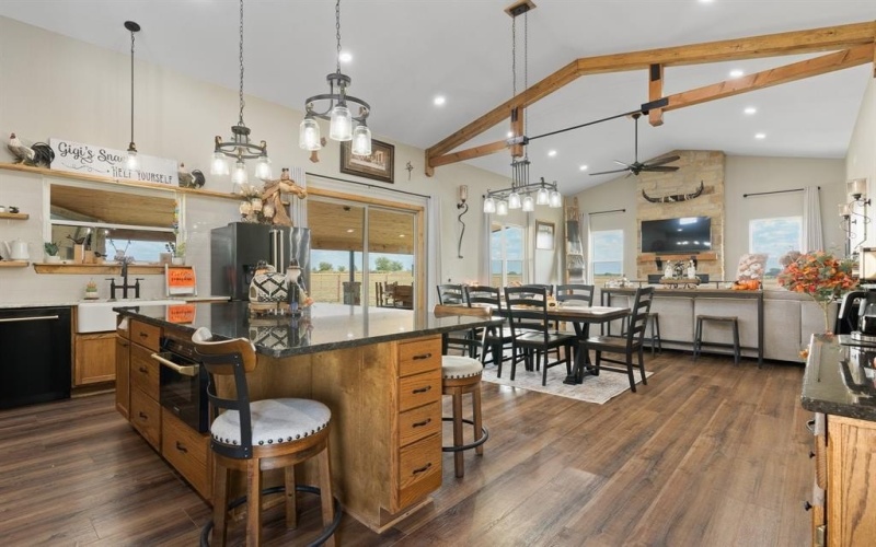 208 Private Road 107, Blum, TX 76627, 2 Habitaciones Habitaciones , ,2 BañosBaños,Residential,En Venta,208 Private Road 107,0,21076270