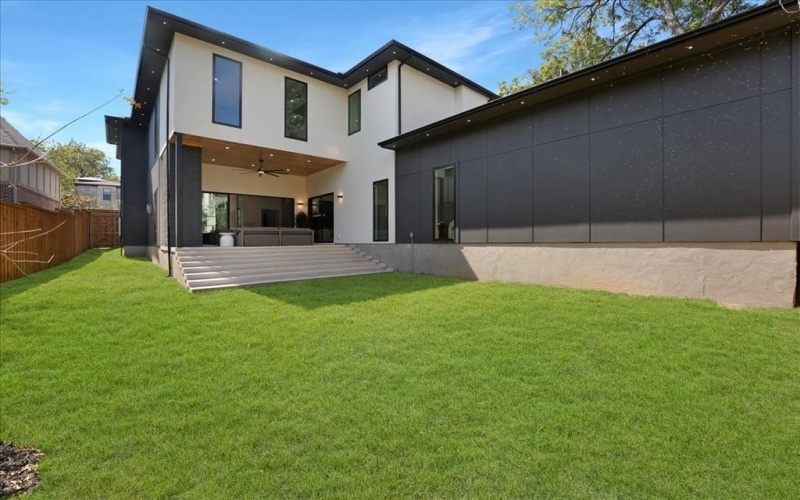 7111 Coronado Avenue, Dallas, TX 75214, 5 Habitaciones Habitaciones , ,6 BañosBaños,Residential,En Venta,7111 Coronado Avenue,0,21076517