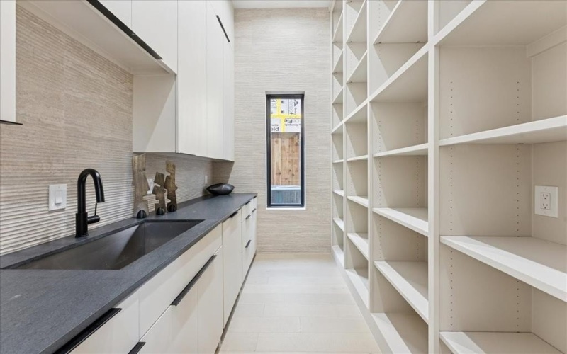 7111 Coronado Avenue, Dallas, TX 75214, 5 Habitaciones Habitaciones , ,6 BañosBaños,Residential,En Venta,7111 Coronado Avenue,0,21076517