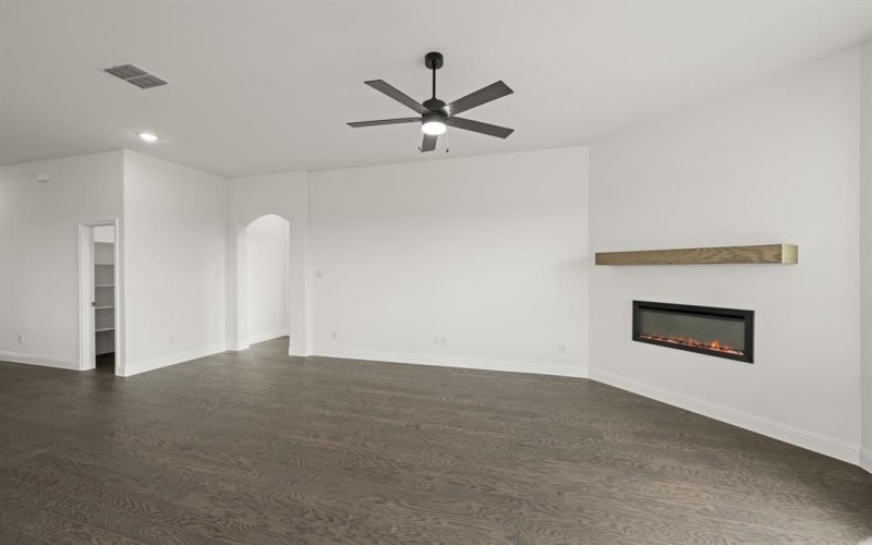 121 Grey Wolf Court, Godley, TX 76044, 3 Bedrooms Bedrooms, ,2 BathroomsBathrooms,Residential,For Sale,121 Grey Wolf Court,0,21076857