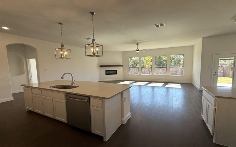 701 Seahawk Street, Joshua, TX 76058, 4 Habitaciones Habitaciones , ,2 BañosBaños,Residential,En Venta,701 Seahawk Street,0,21077171