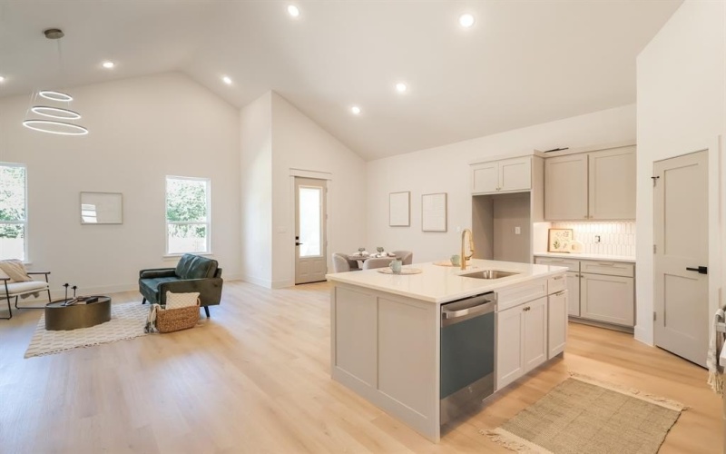 5526 Donnelly Avenue, Fort Worth, TX 76107, 4 Habitaciones Habitaciones , ,2 BañosBaños,Residential,En Venta,5526 Donnelly Avenue,0,21077181