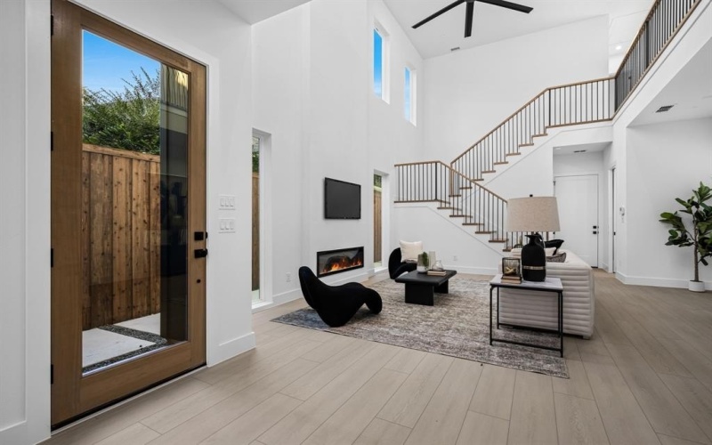 812 W 10th Street, Dallas, TX 75208, 3 Bedrooms Bedrooms, ,2 BathroomsBathrooms,Residential,For Sale,812 W 10th Street,0,21077240