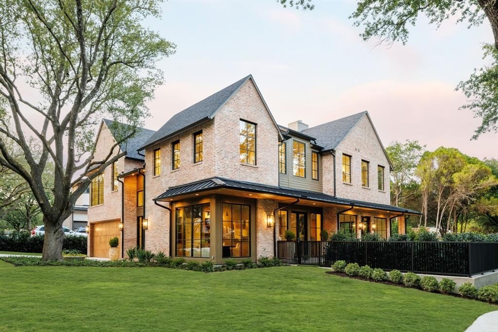 3944 Dalgreen Drive, Dallas, TX 75214, 5 Bedrooms Bedrooms, ,6 BathroomsBathrooms,Residential,For Sale,3944 Dalgreen Drive,0,21077338