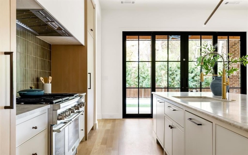 3944 Dalgreen Drive, Dallas, TX 75214, 5 Bedrooms Bedrooms, ,6 BathroomsBathrooms,Residential,For Sale,3944 Dalgreen Drive,0,21077338