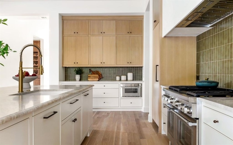 3944 Dalgreen Drive, Dallas, TX 75214, 5 Bedrooms Bedrooms, ,6 BathroomsBathrooms,Residential,For Sale,3944 Dalgreen Drive,0,21077338