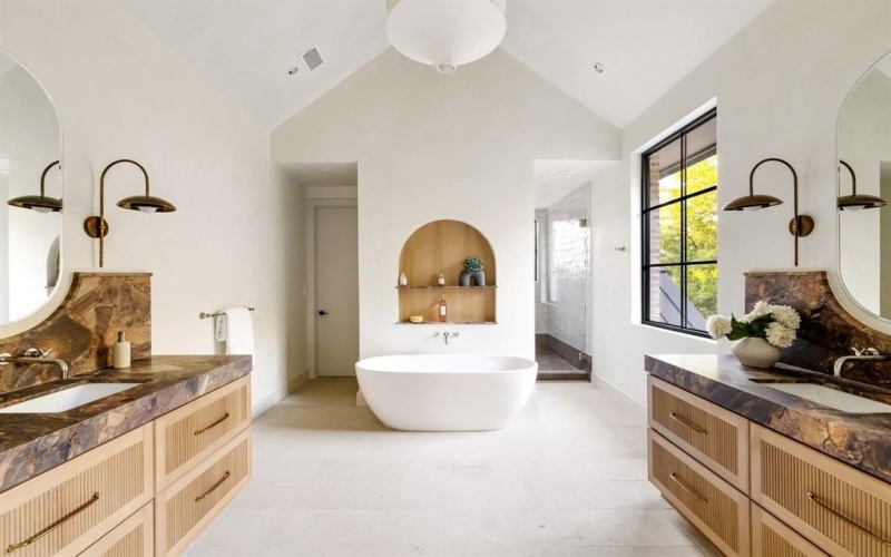 3944 Dalgreen Drive, Dallas, TX 75214, 5 Bedrooms Bedrooms, ,6 BathroomsBathrooms,Residential,For Sale,3944 Dalgreen Drive,0,21077338