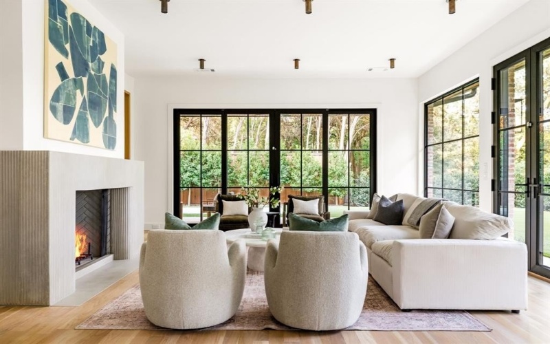 3944 Dalgreen Drive, Dallas, TX 75214, 5 Bedrooms Bedrooms, ,6 BathroomsBathrooms,Residential,For Sale,3944 Dalgreen Drive,0,21077338