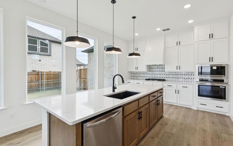 1014 Emerald Trace Drive, Justin, TX 76247, 4 Habitaciones Habitaciones , ,3 BañosBaños,Residential,En Venta,1014 Emerald Trace Drive,0,21077433