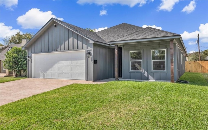 3211 Parrott Avenue, Waco, TX 76707, 3 Bedrooms Bedrooms, ,2 BathroomsBathrooms,Residential,For Sale,3211 Parrott Avenue,0,21077530
