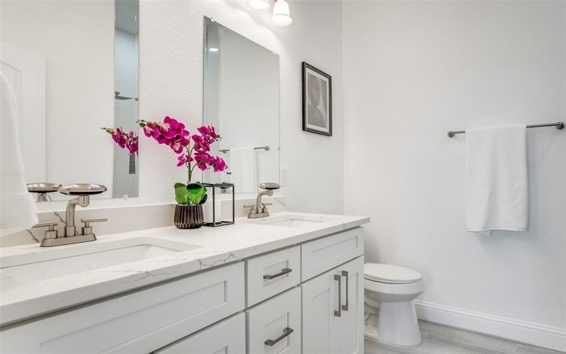 5612 Barkridge Drive, Granbury, TX 76048, 4 Bedrooms Bedrooms, ,3 BathroomsBathrooms,Residential,For Sale,5612 Barkridge Drive,0,21077681