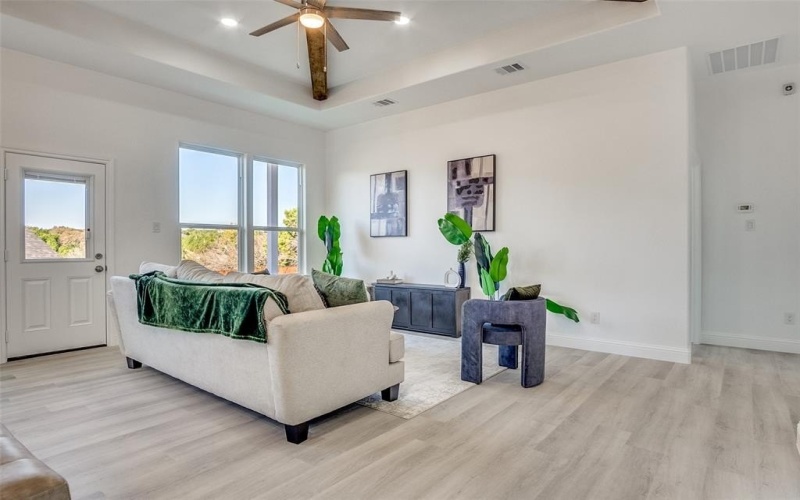 5612 Barkridge Drive, Granbury, TX 76048, 4 Bedrooms Bedrooms, ,3 BathroomsBathrooms,Residential,For Sale,5612 Barkridge Drive,0,21077681